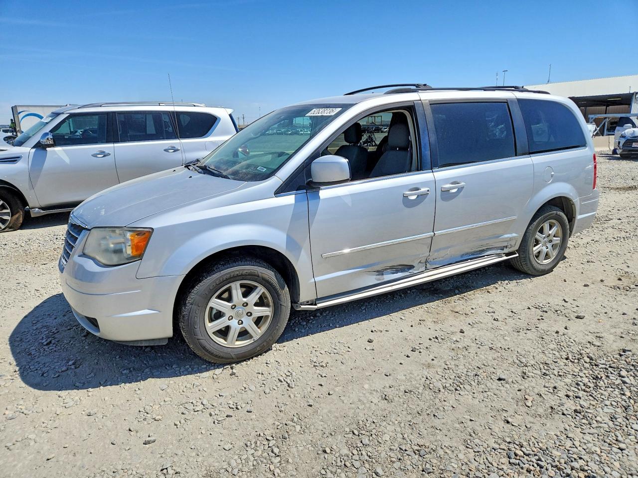CHRYSLER TOWN & COUNTRY 2010