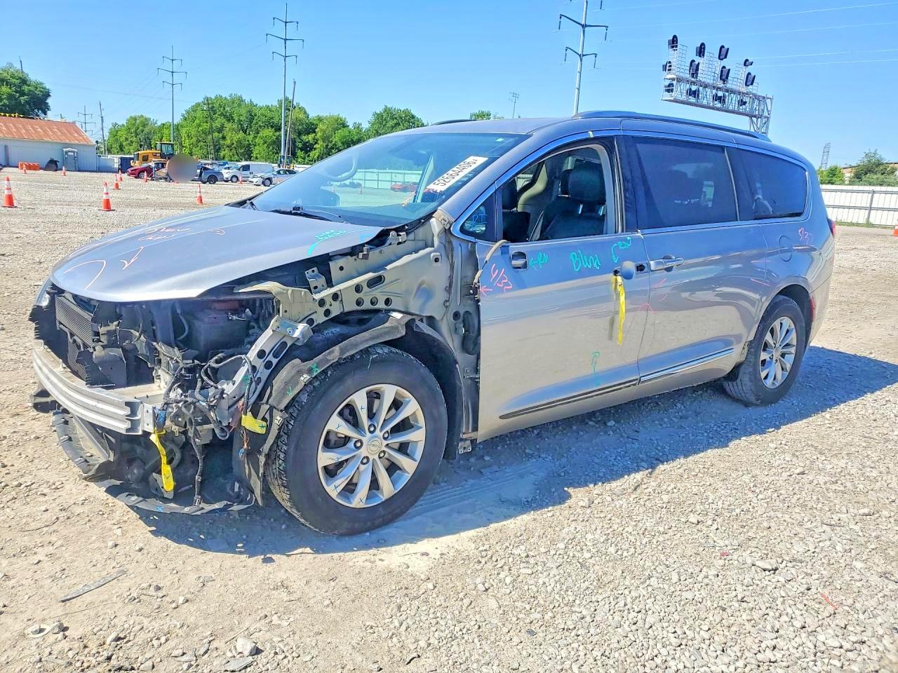 CHRYSLER PACIFICA 2018