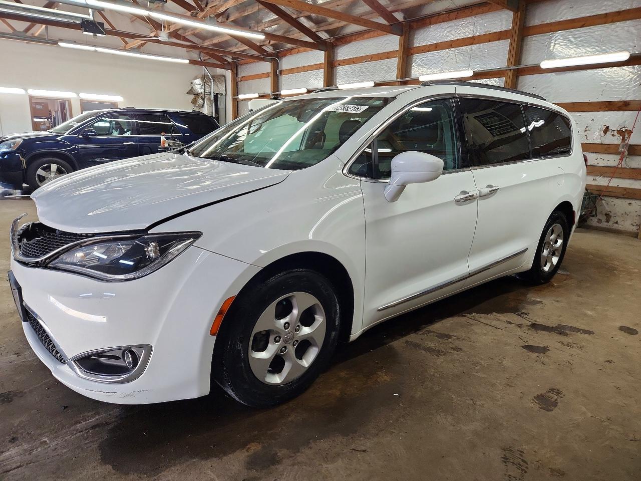CHRYSLER PACIFICA 2017