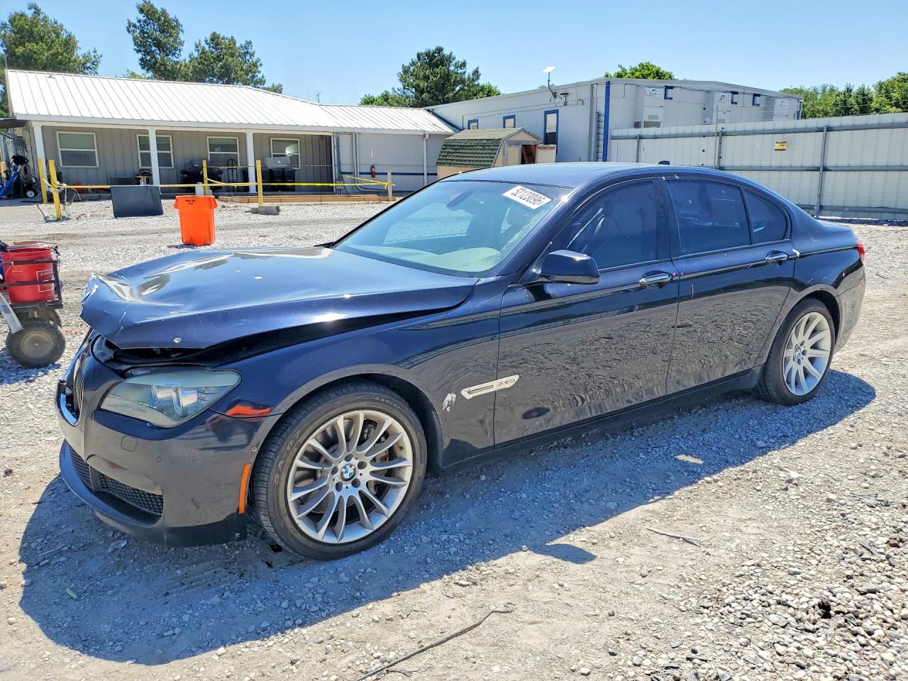 BMW 750 2011