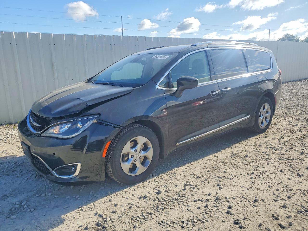 CHRYSLER PACIFICA 2017