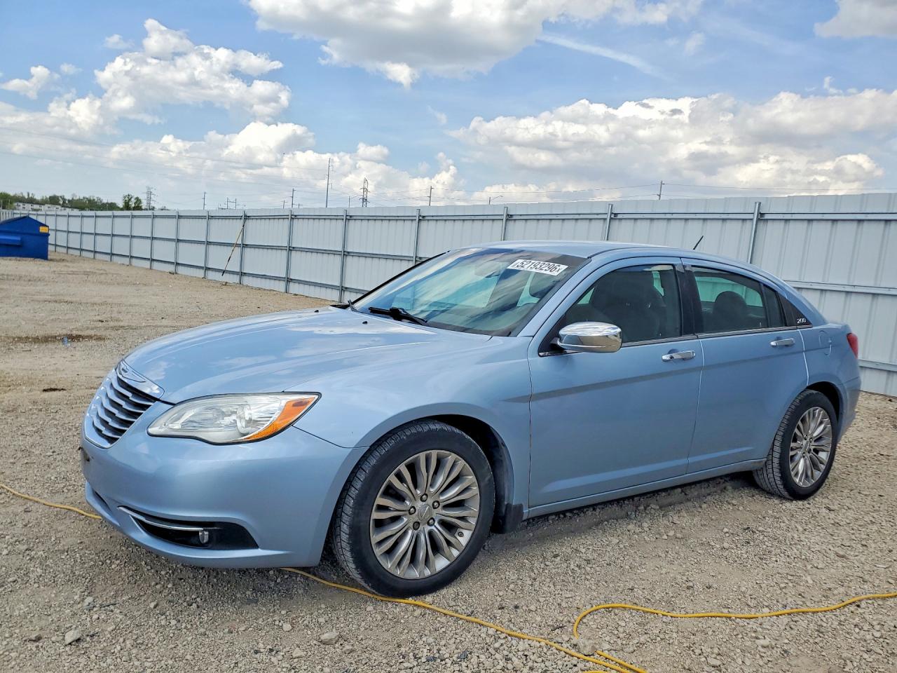 CHRYSLER 200 2013