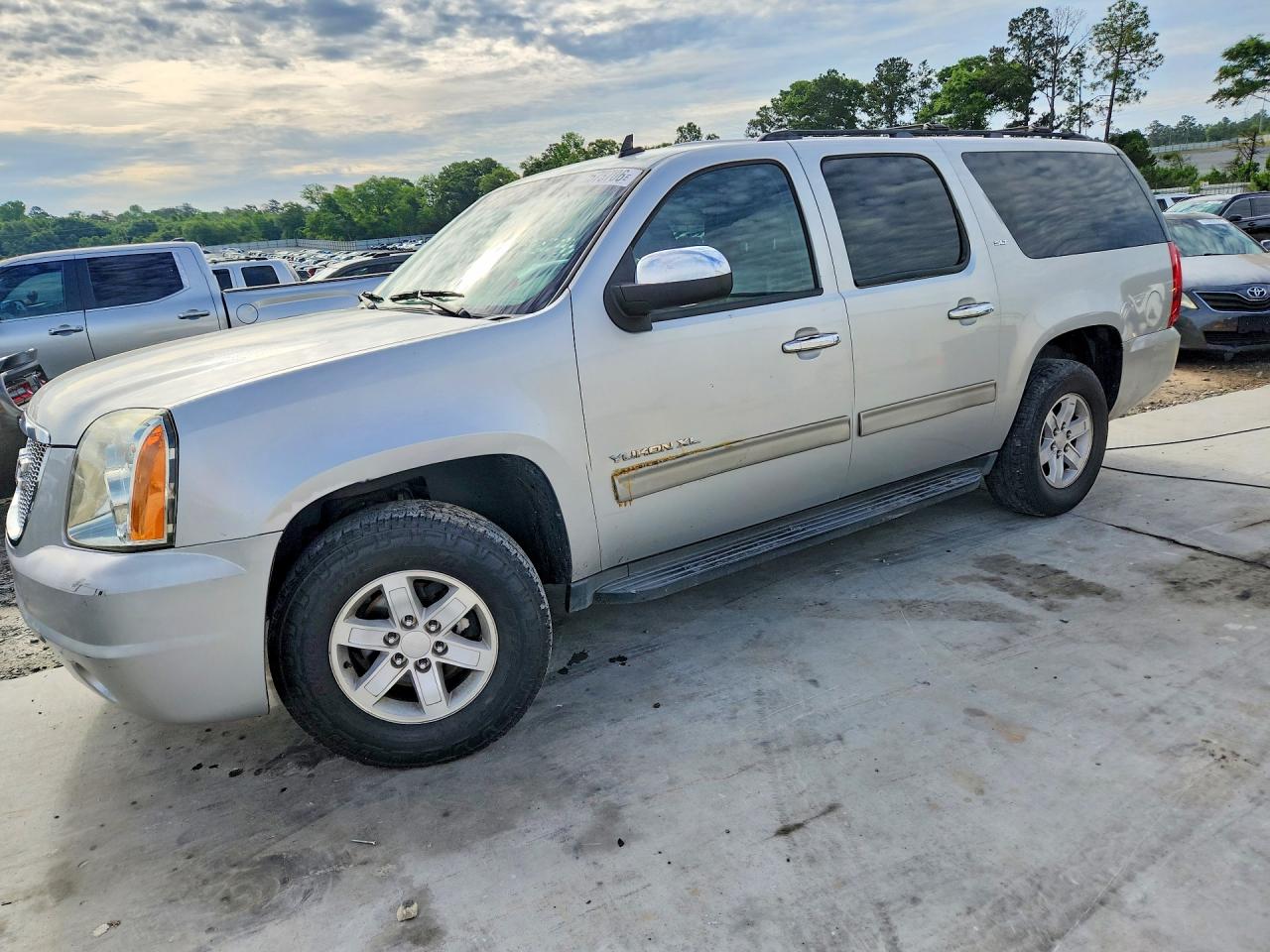 GMC YUKON XL 2011