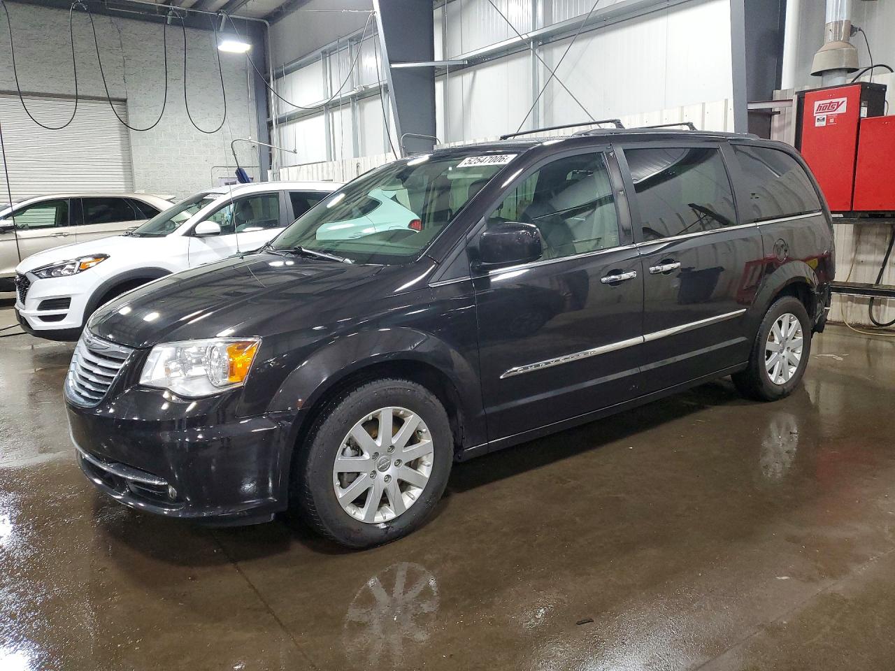 CHRYSLER TOWN & COUNTRY 2014