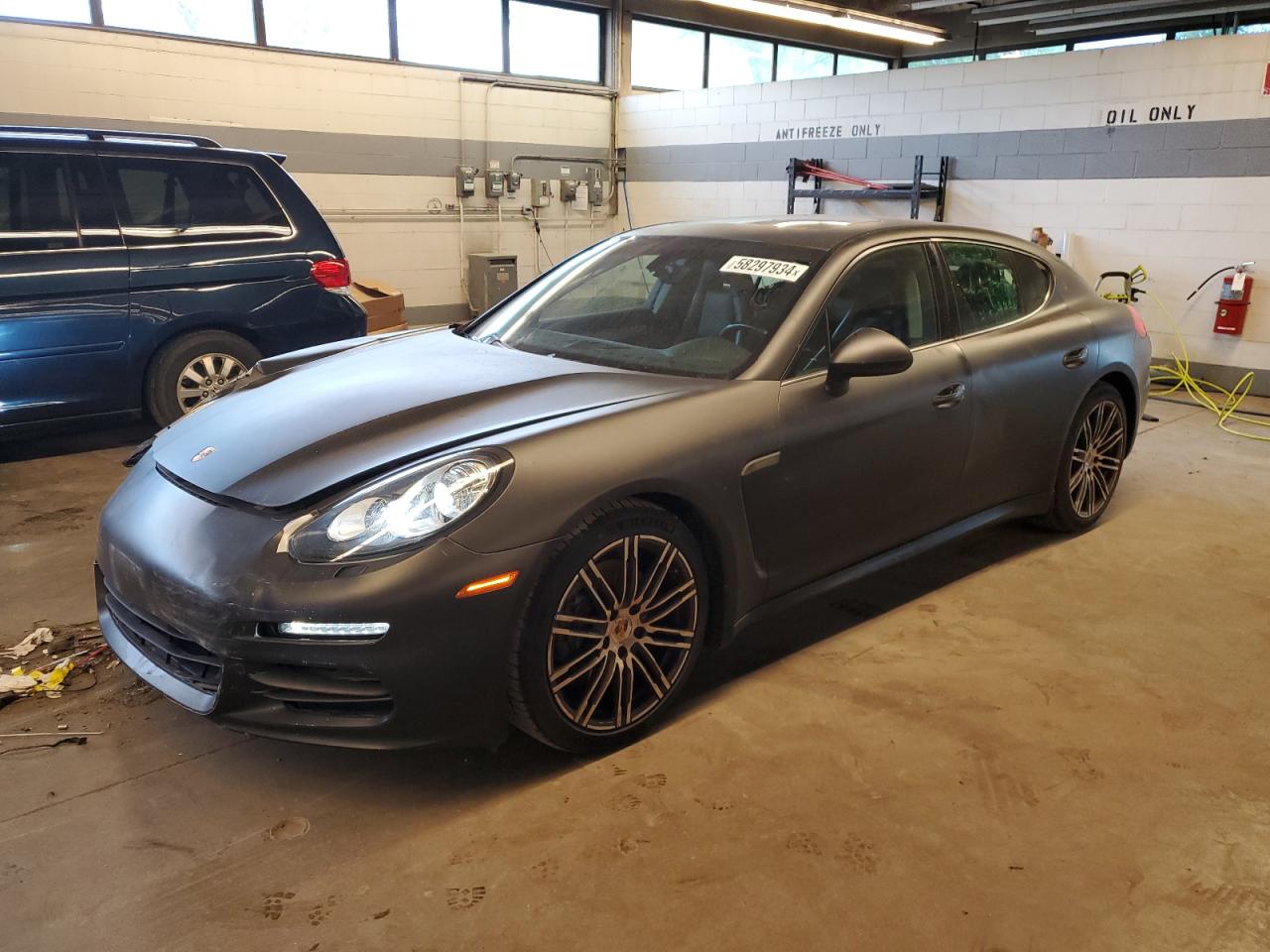 PORSCHE PANAMERA 2 2015