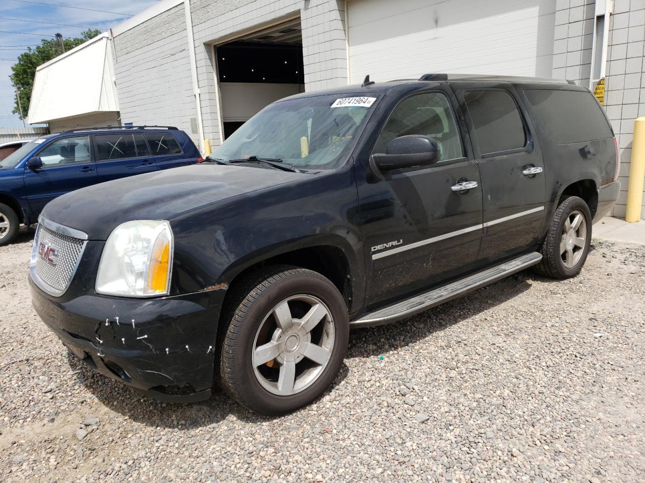 GMC YUKON XL D 2011