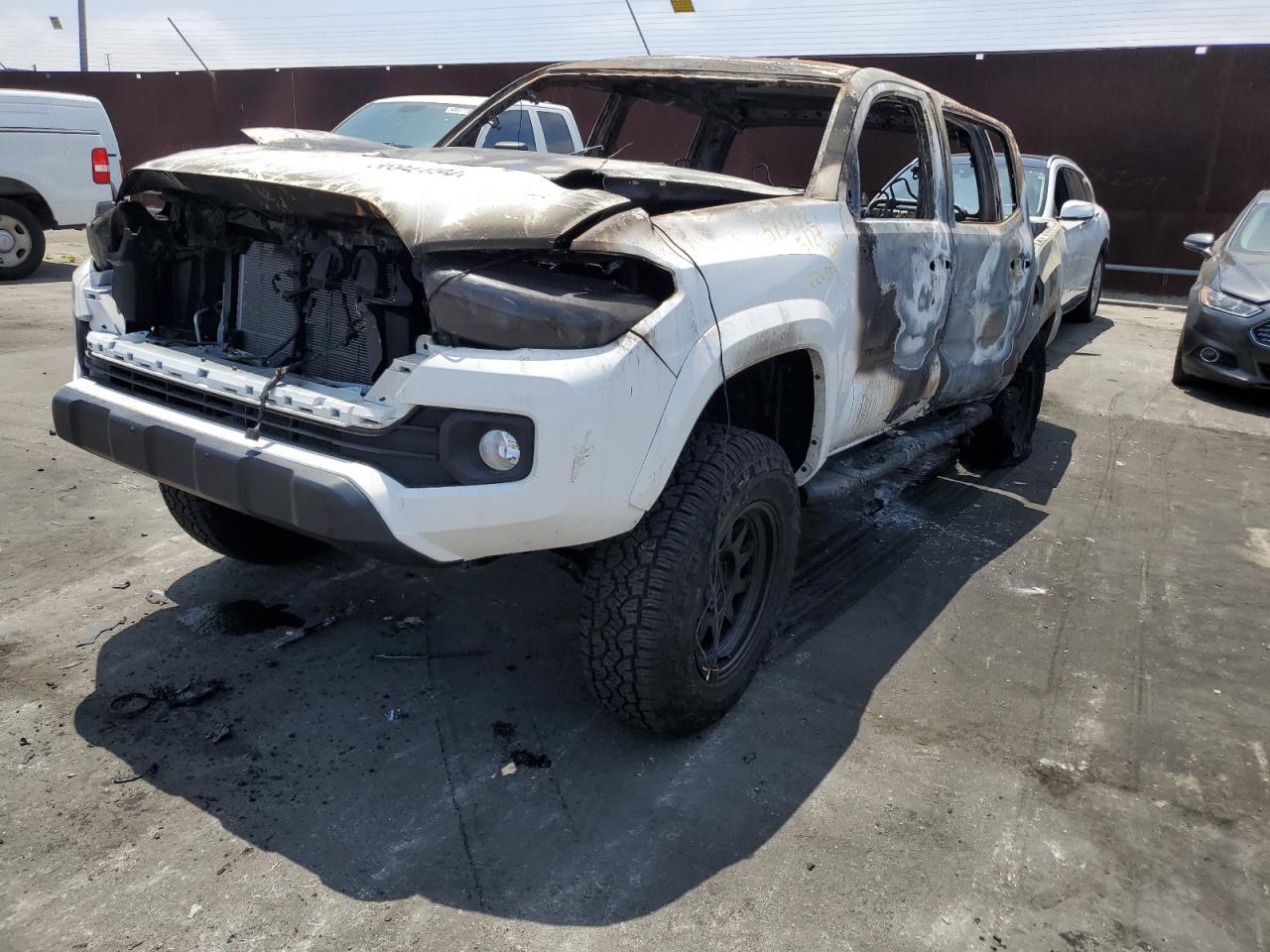 TOYOTA TACOMA DOU 2023