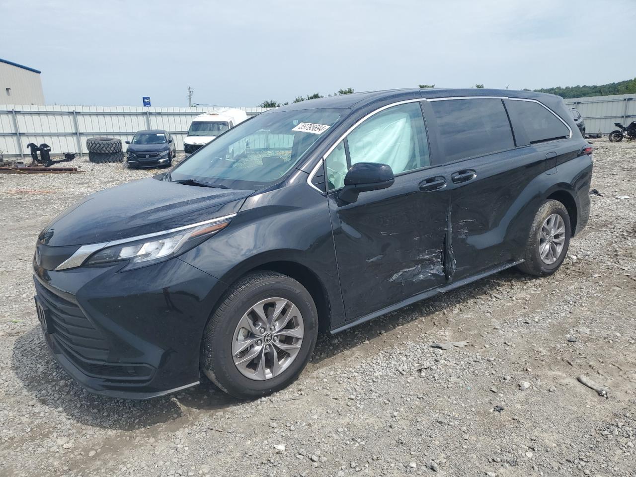 TOYOTA SIENNA LE 2023