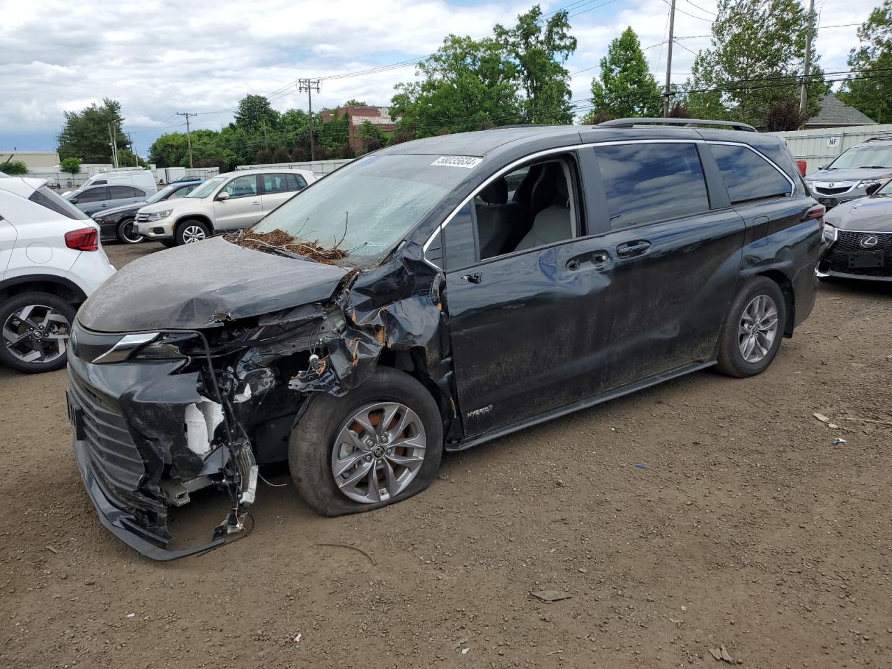 TOYOTA SIENNA LE 2021
