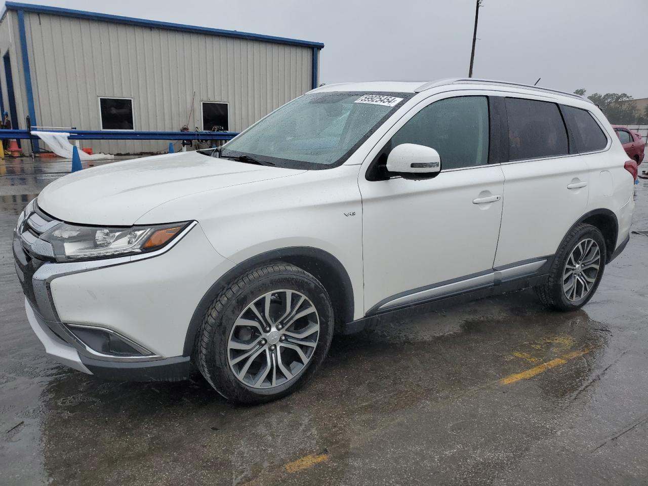 MITSUBISHI OUTLANDER 2016