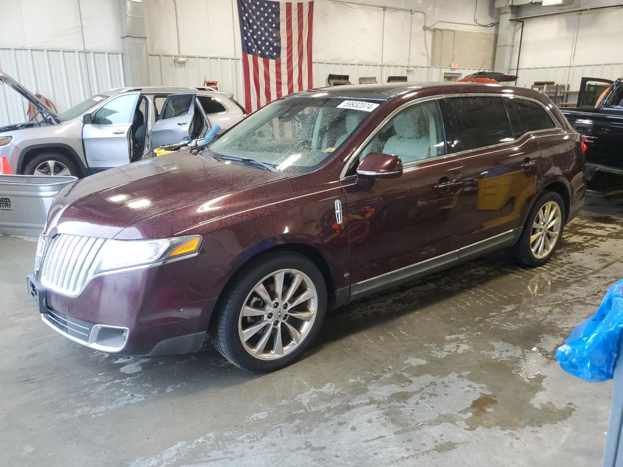 LINCOLN MKT 2011