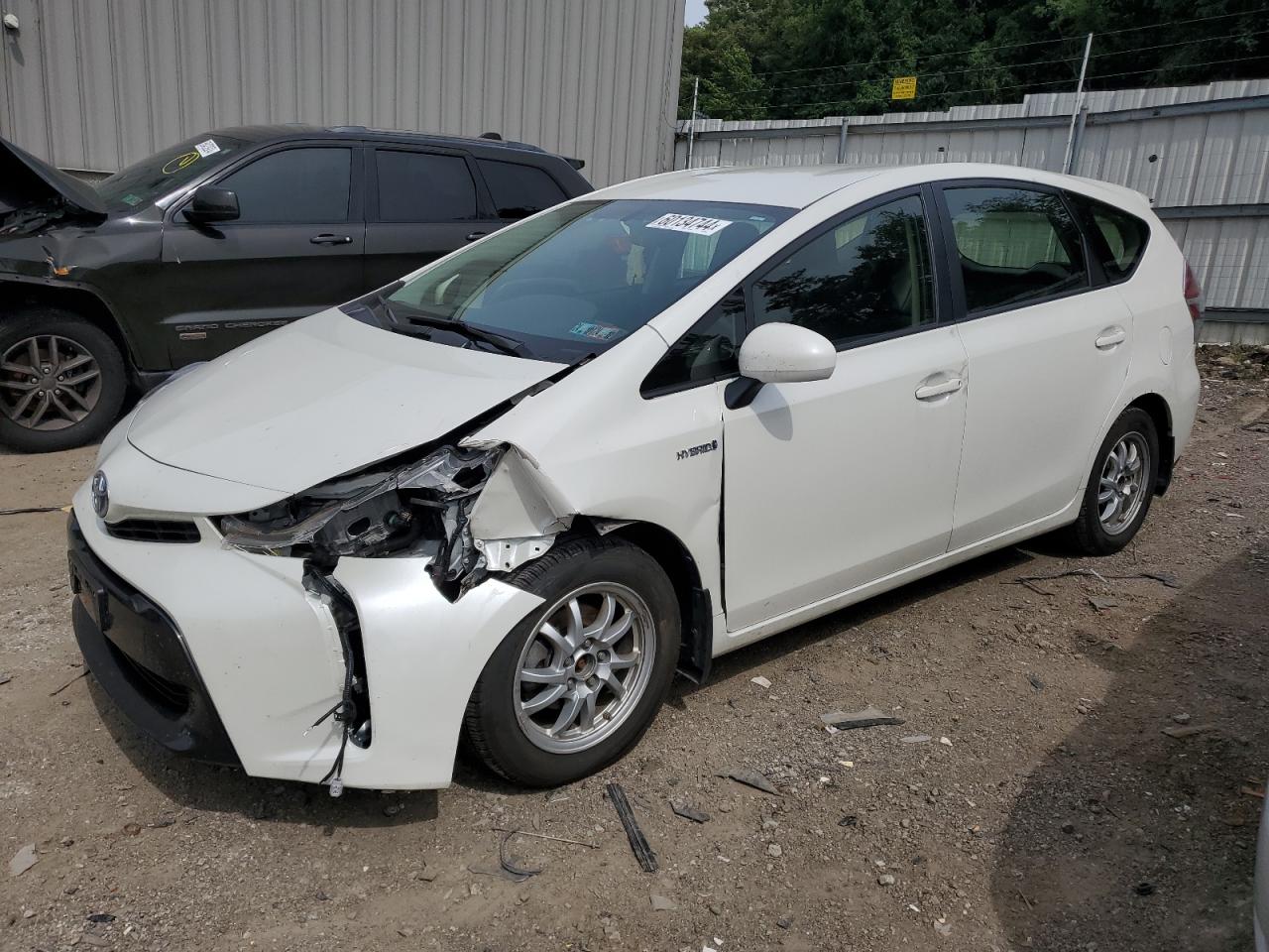 TOYOTA PRIUS V 2017