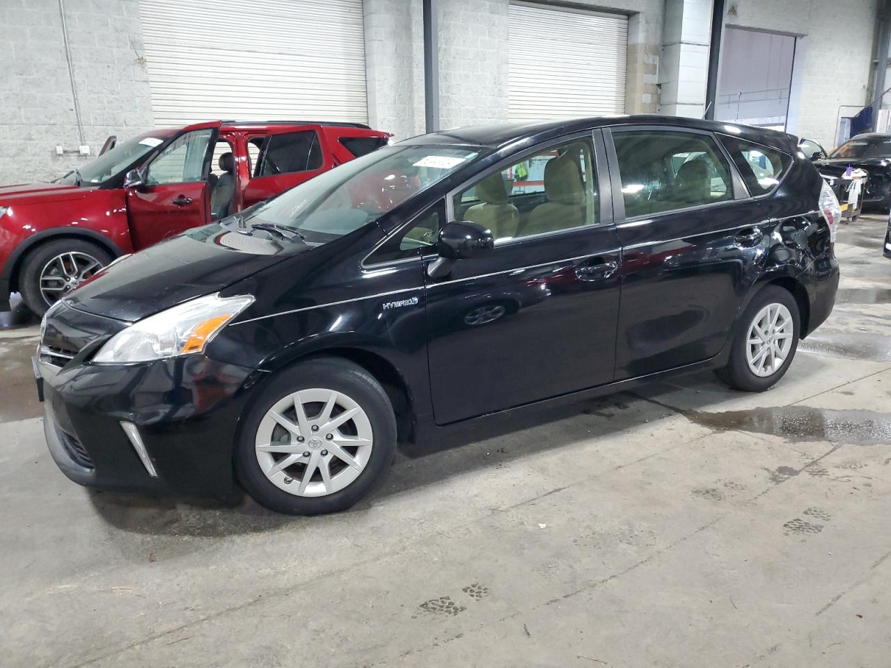 TOYOTA PRIUS V 2013