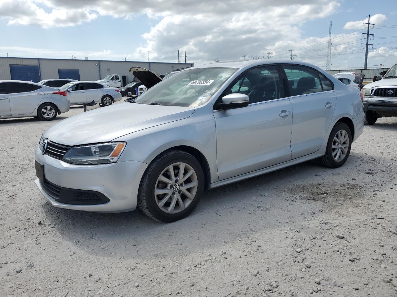 VOLKSWAGEN JETTA SE 2013