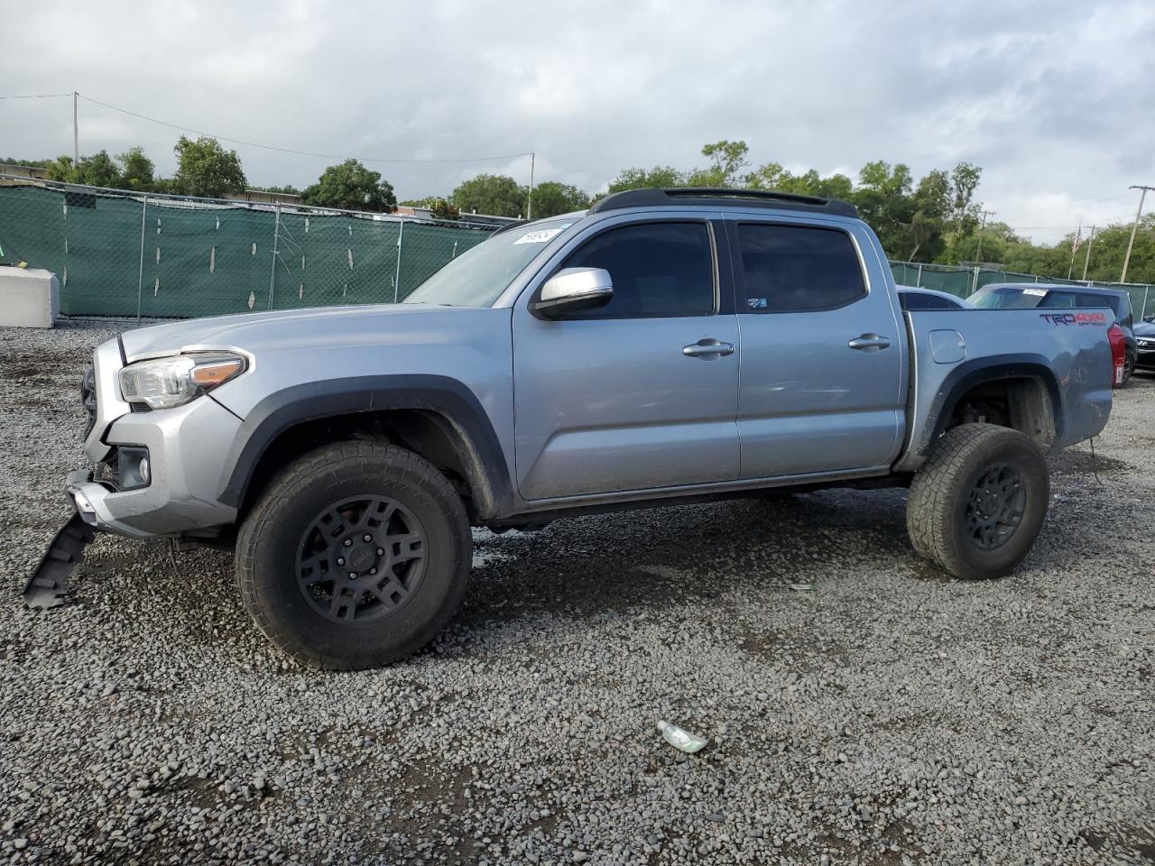 TOYOTA TACOMA DOU 2017