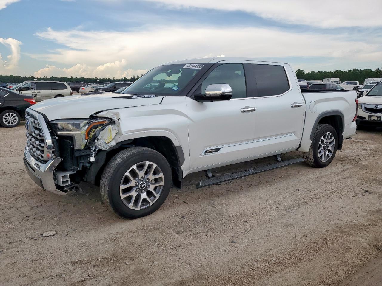 TOYOTA TUNDRA CRE 2024