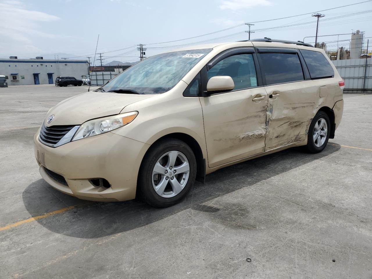 TOYOTA SIENNA LE 2012
