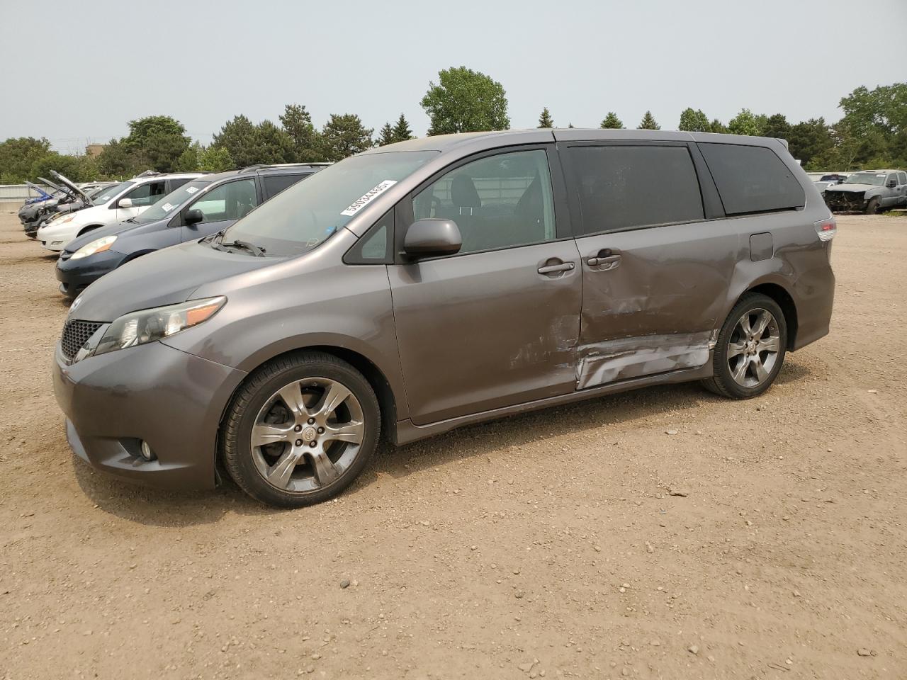TOYOTA SIENNA SPO 2011