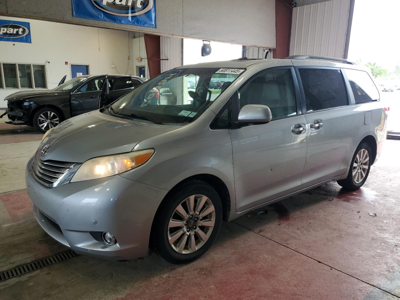 TOYOTA SIENNA XLE 2011