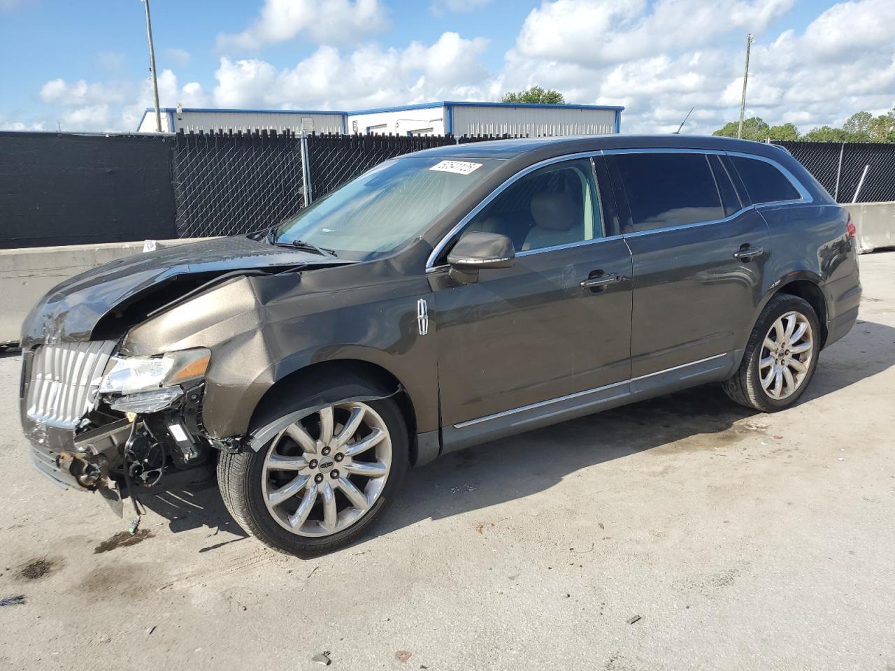 LINCOLN MKT 2011