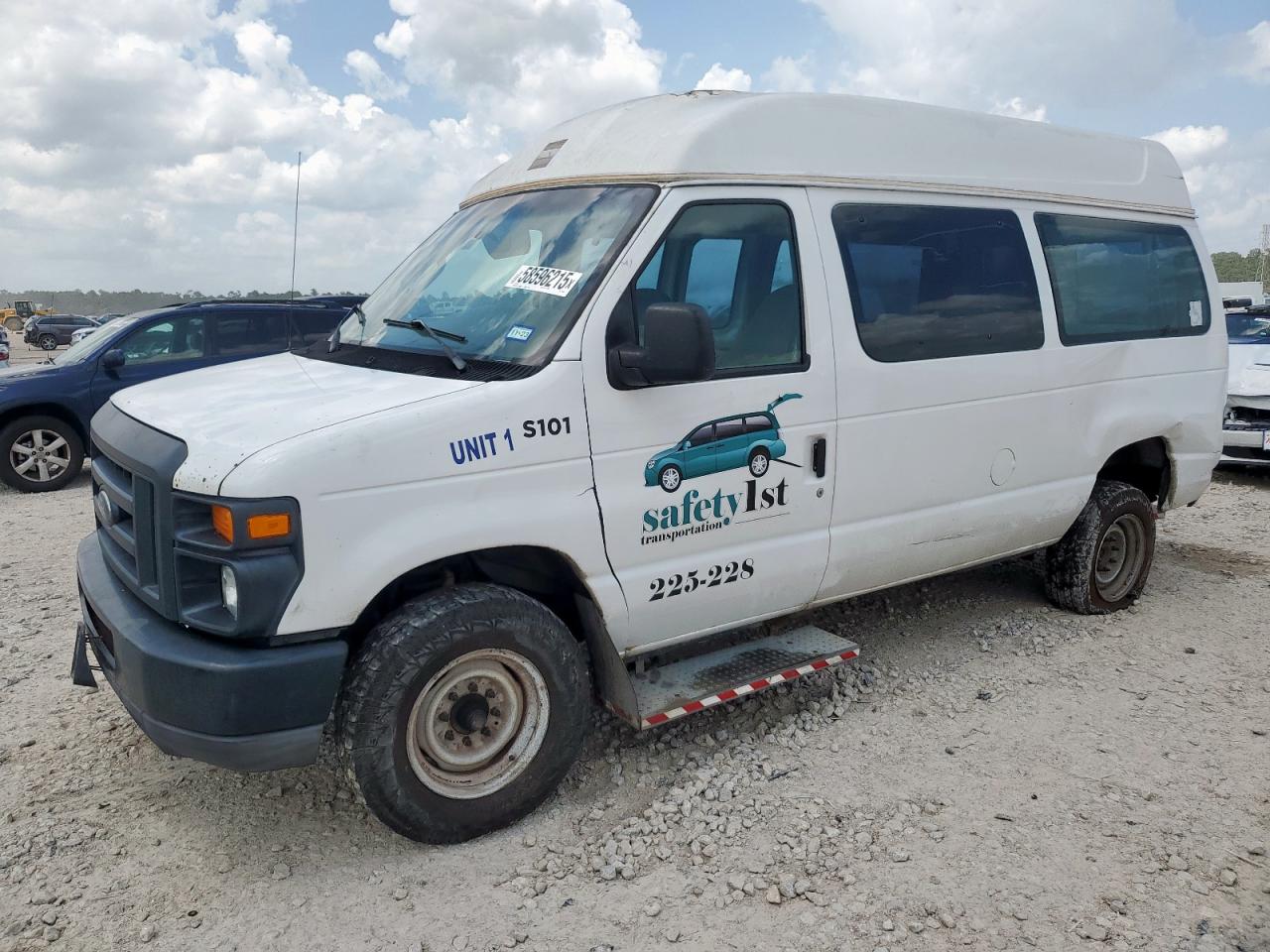 FORD ECONOLINE 2011