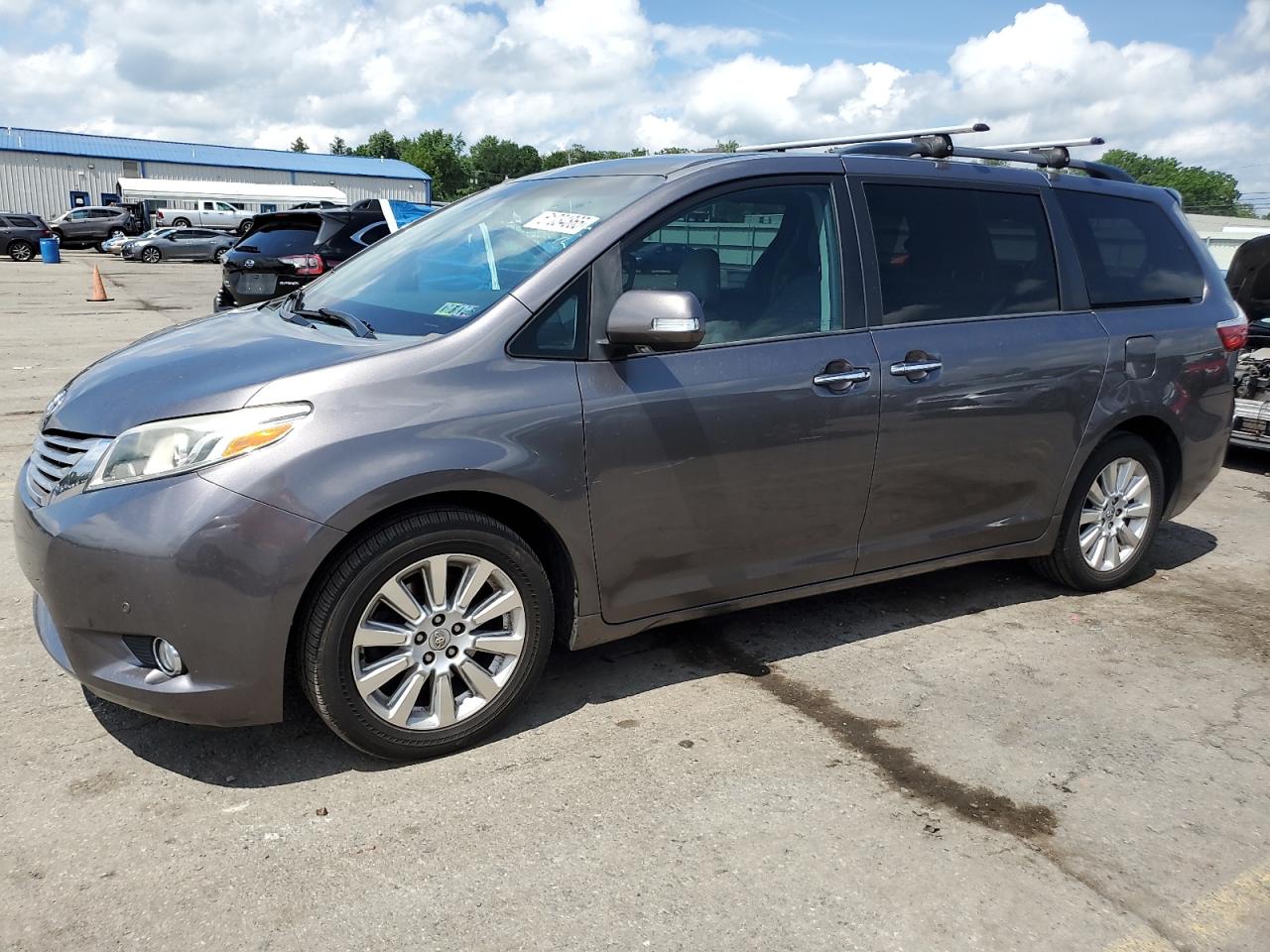 TOYOTA SIENNA XLE 2015