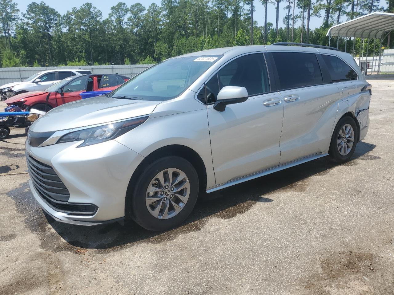 TOYOTA SIENNA LE 2024