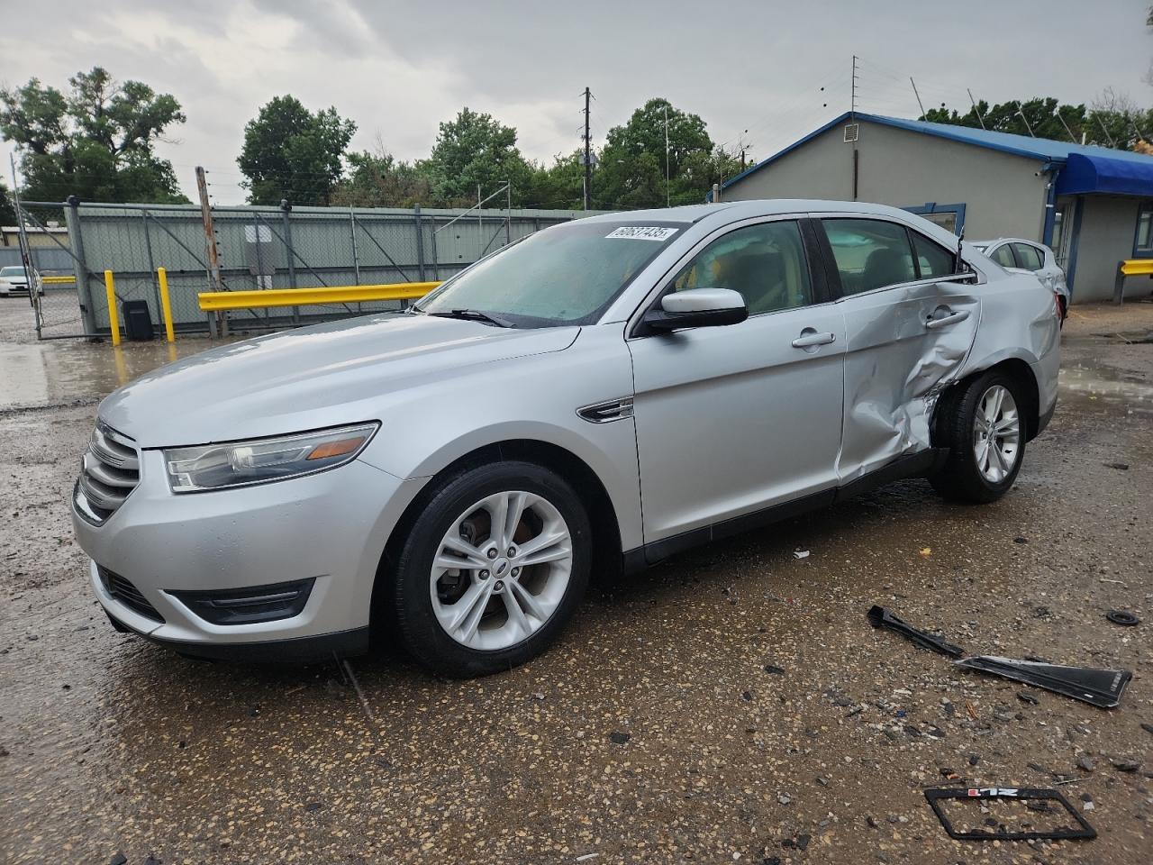 FORD TAURUS SEL 2013