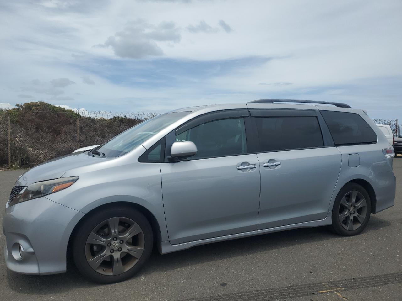 TOYOTA SIENNA SPO 2015