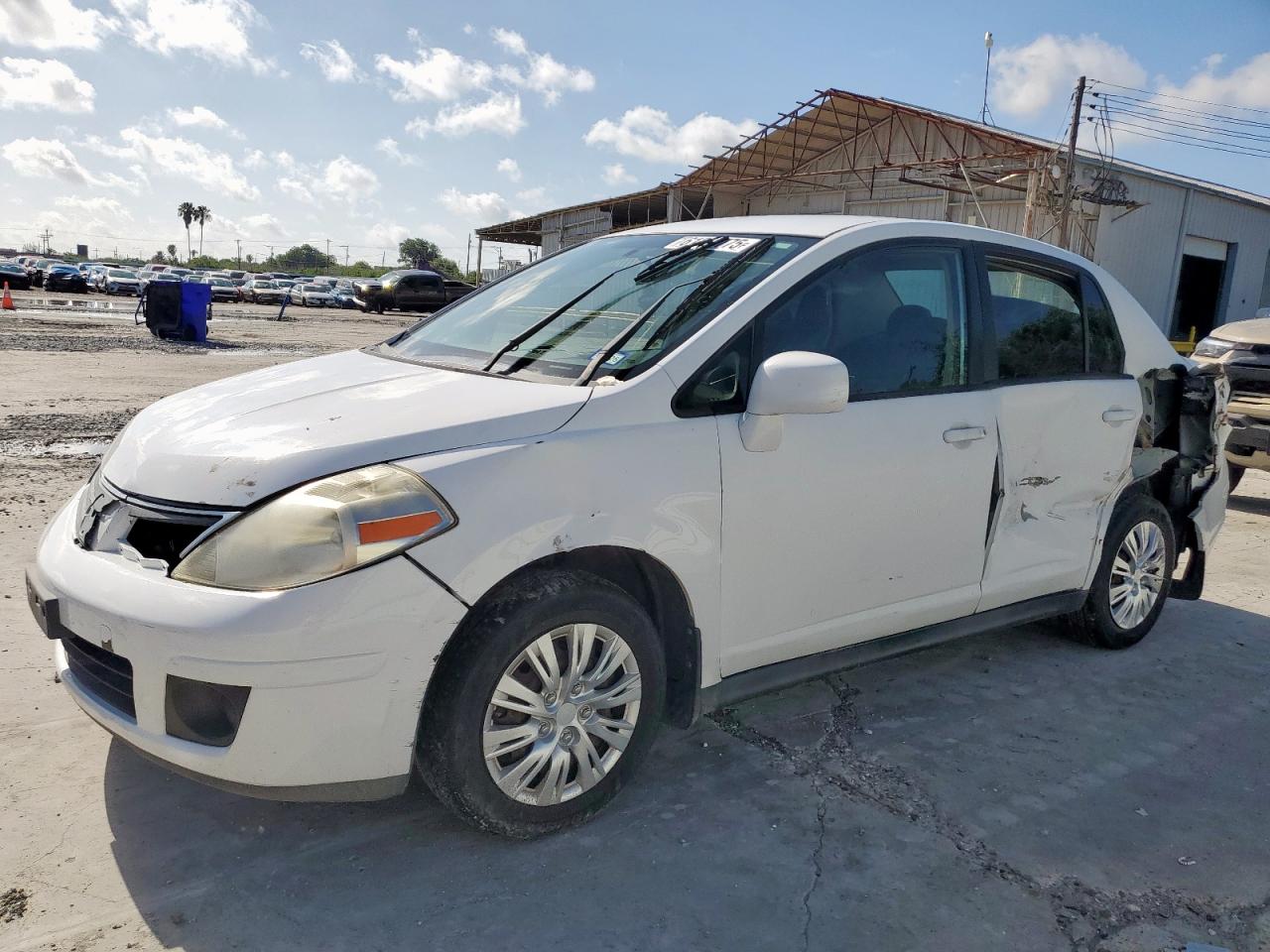 NISSAN VERSA 2010