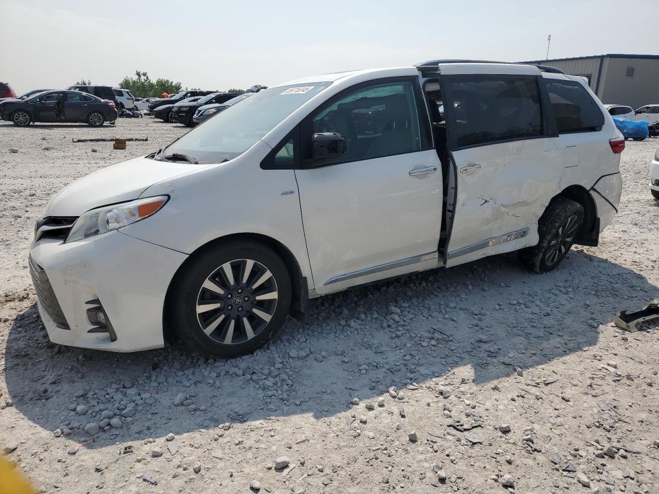 TOYOTA SIENNA XLE 2019