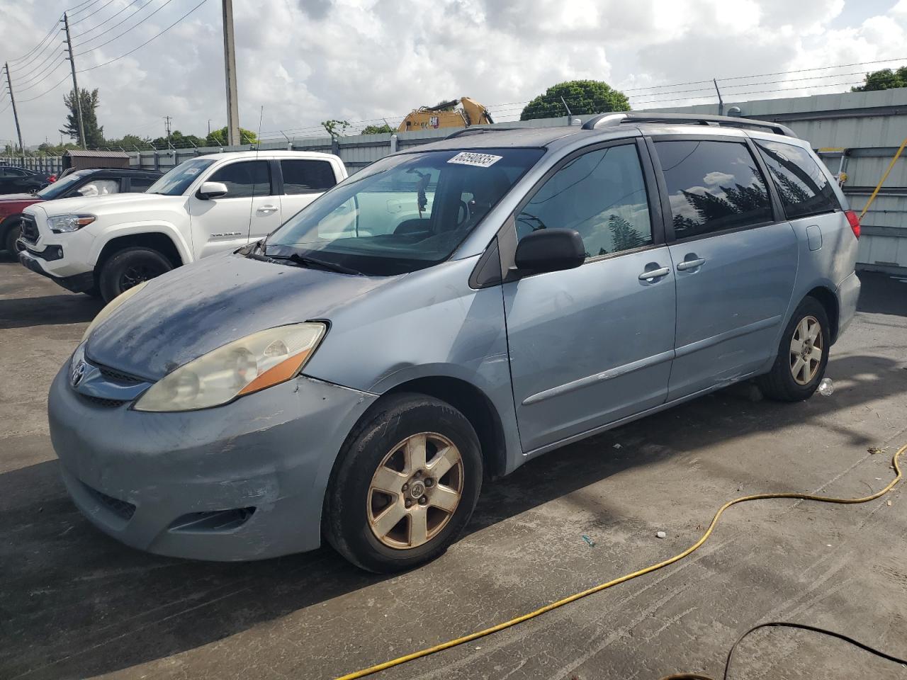 TOYOTA SIENNA CE 2010