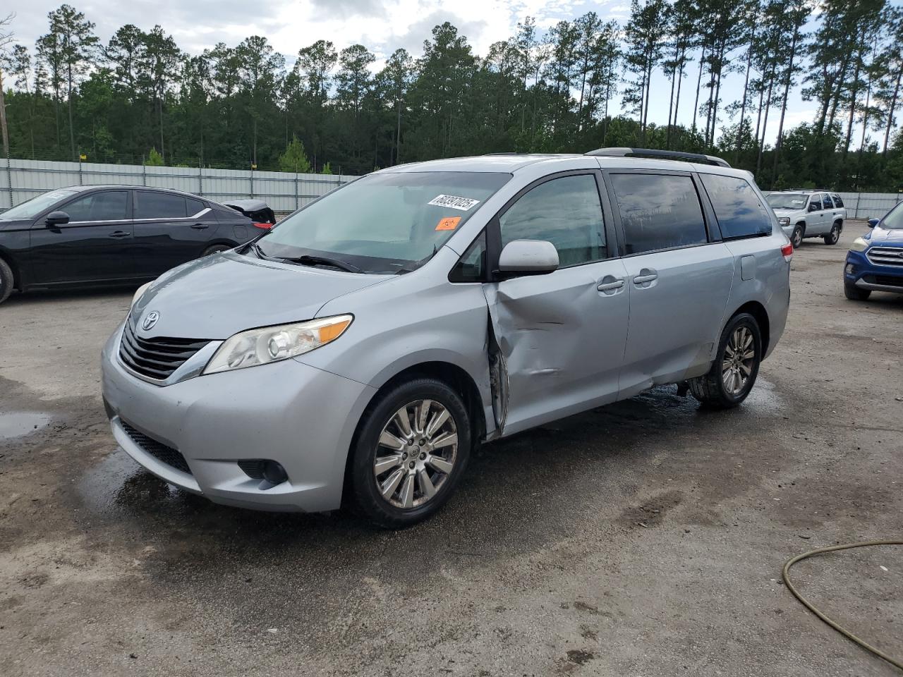 TOYOTA SIENNA LE 2014