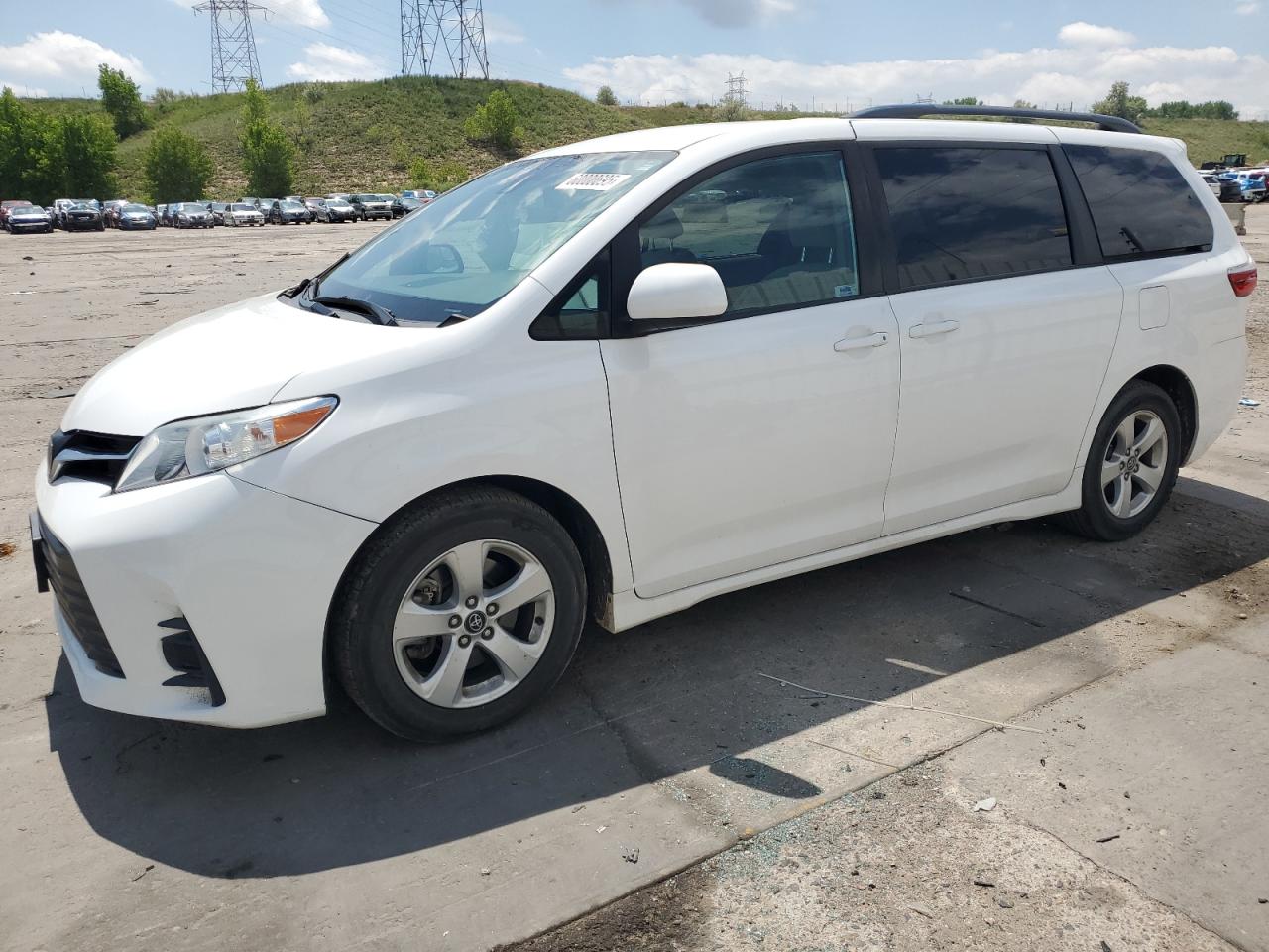 TOYOTA SIENNA LE 2019