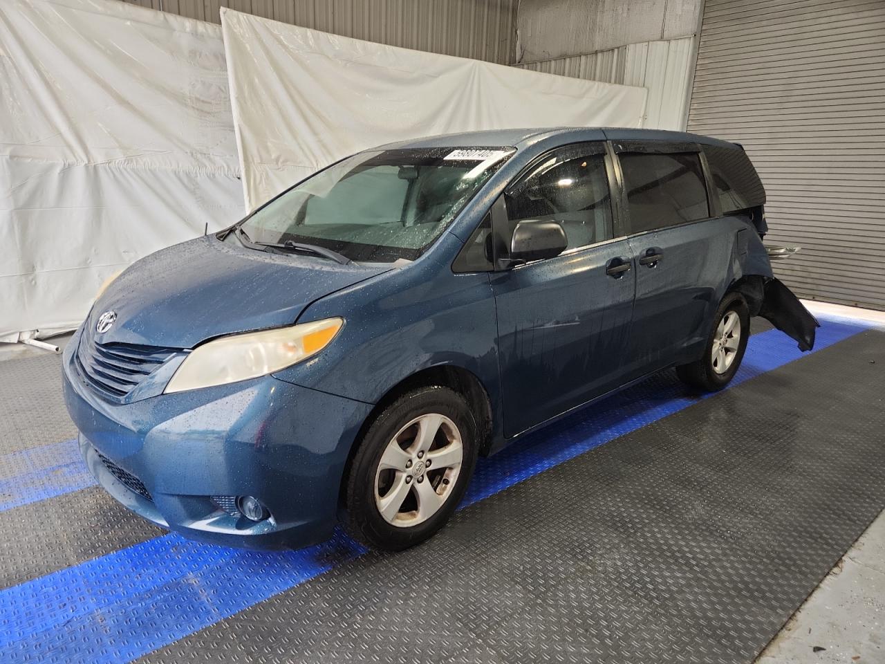TOYOTA SIENNA 2011