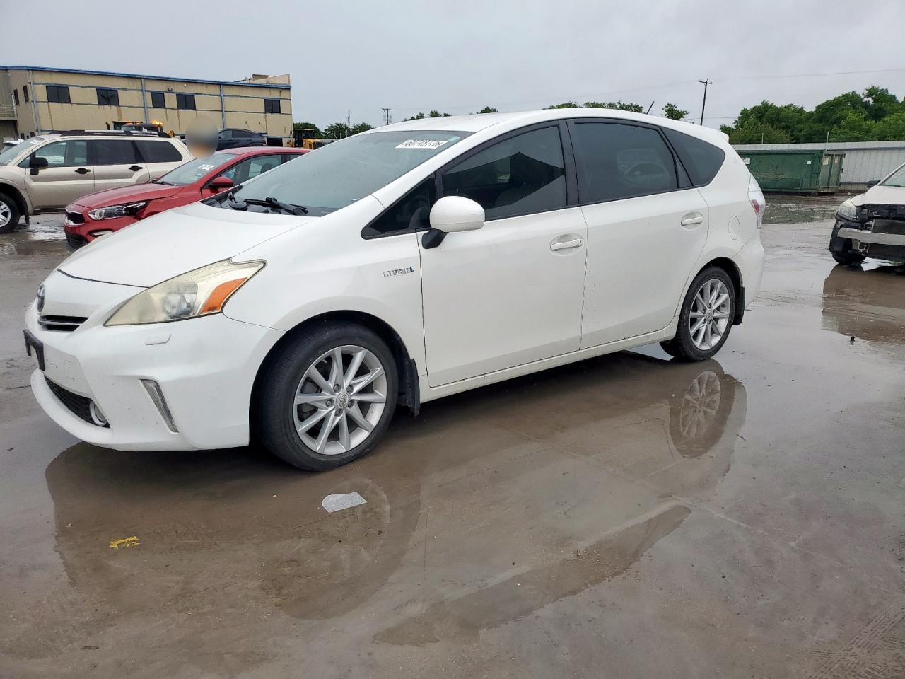 TOYOTA PRIUS V 2013
