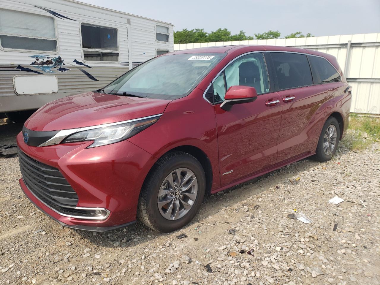 TOYOTA SIENNA XLE 2021