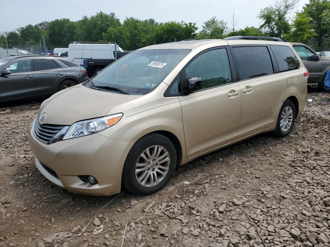 TOYOTA SIENNA XLE 2011