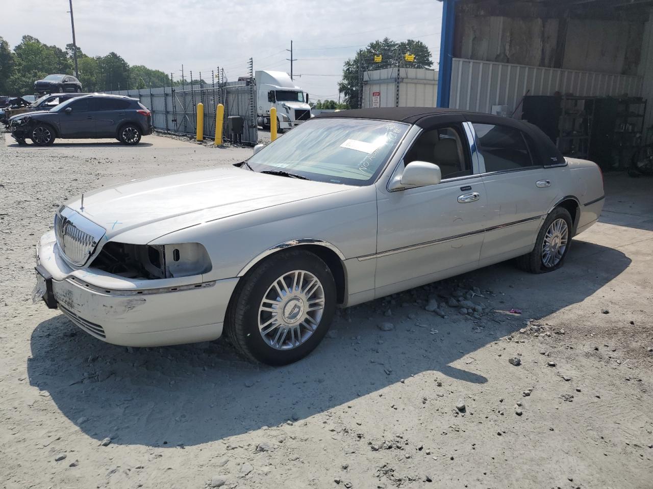 LINCOLN TOWN CAR S 2006