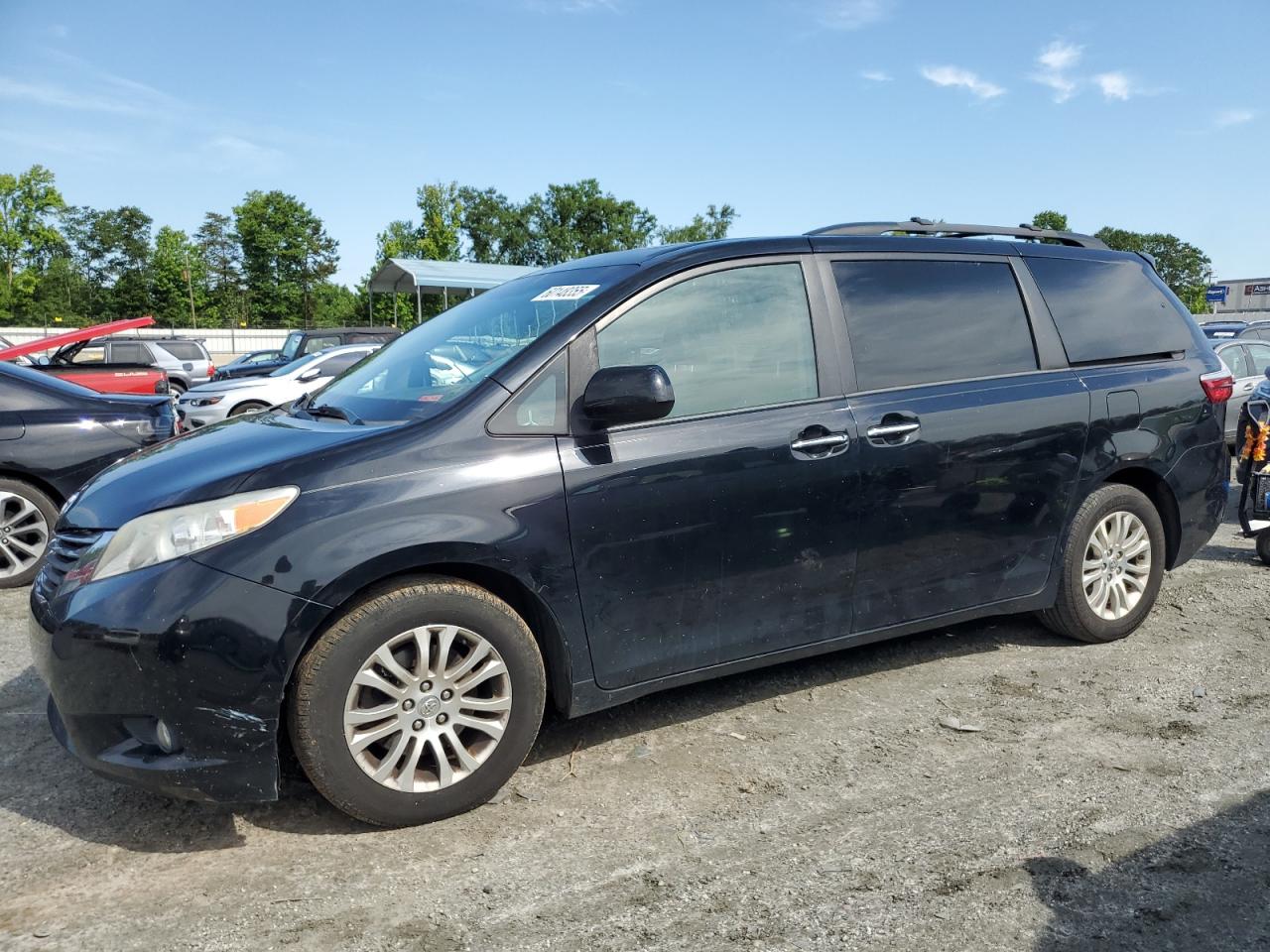 TOYOTA SIENNA XLE 2016