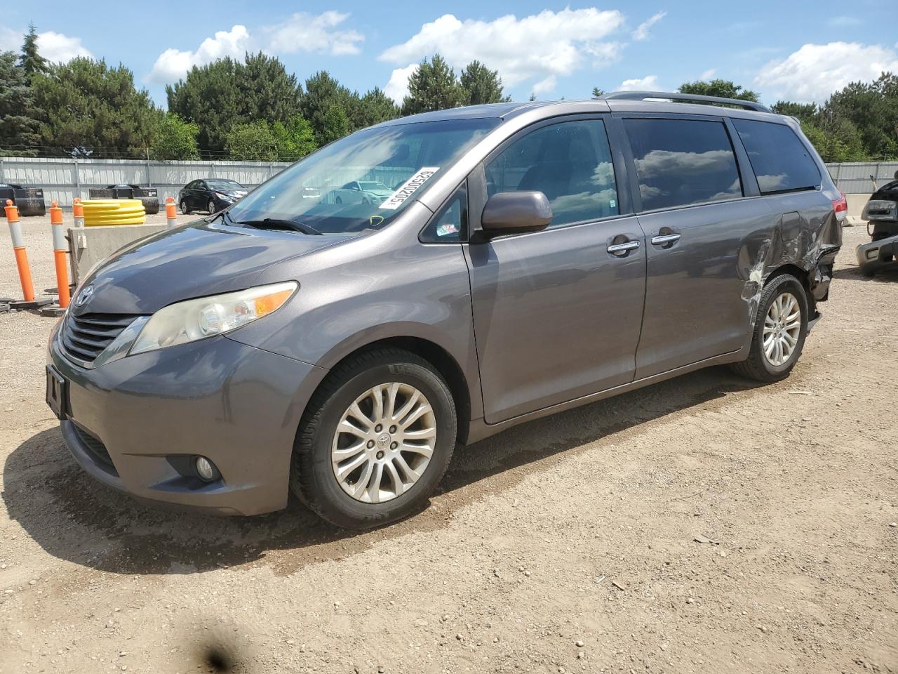 TOYOTA SIENNA XLE 2013
