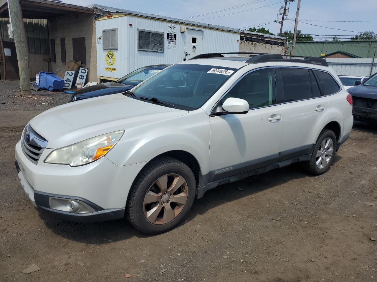 SUBARU OUTBACK 2. 2010