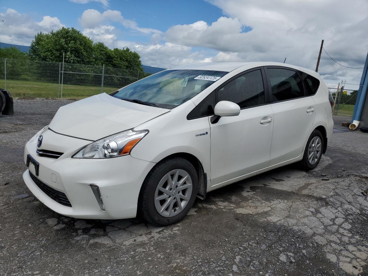 TOYOTA PRIUS V 2013