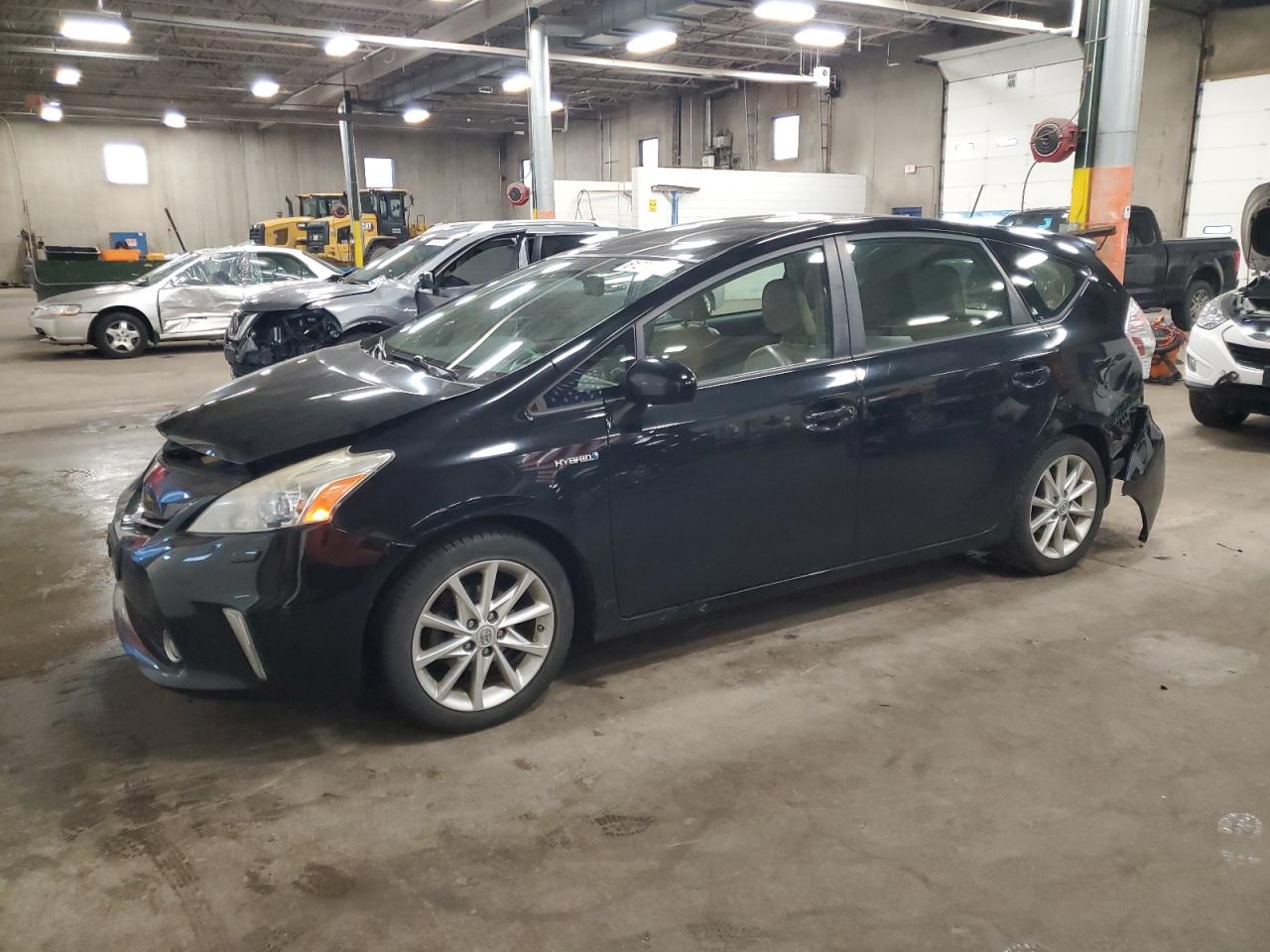 TOYOTA PRIUS V 2013