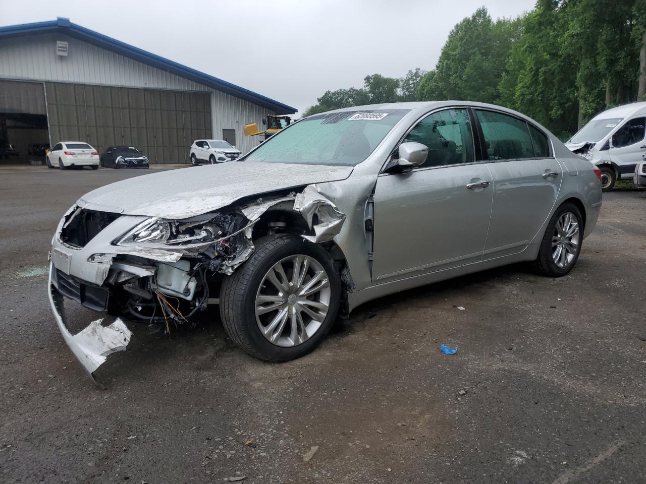 HYUNDAI GENESIS 3. 2010