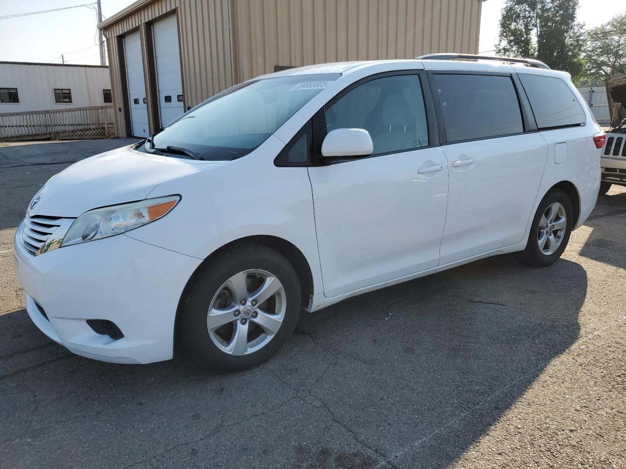 TOYOTA SIENNA LE 2015