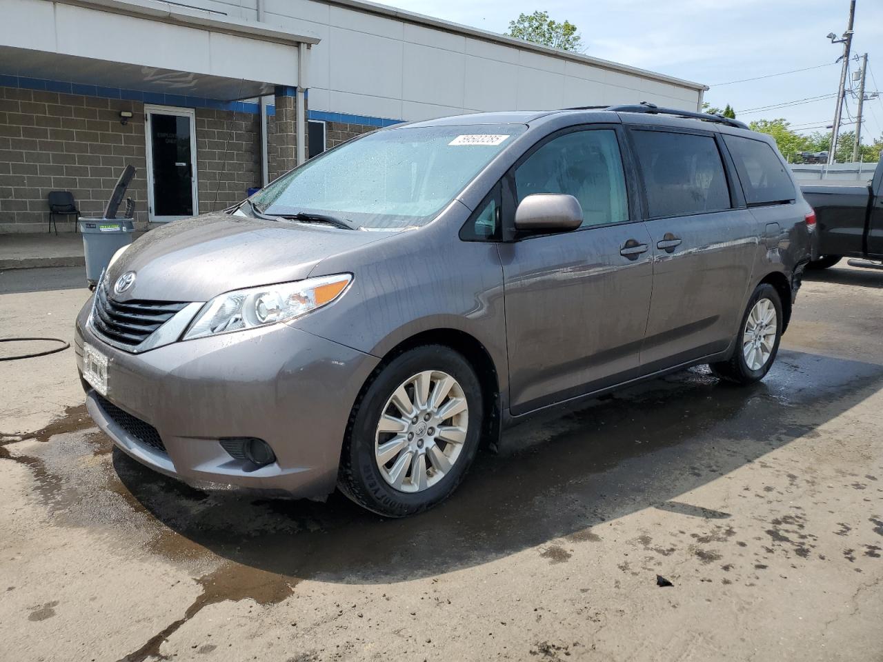 TOYOTA SIENNA LE 2014