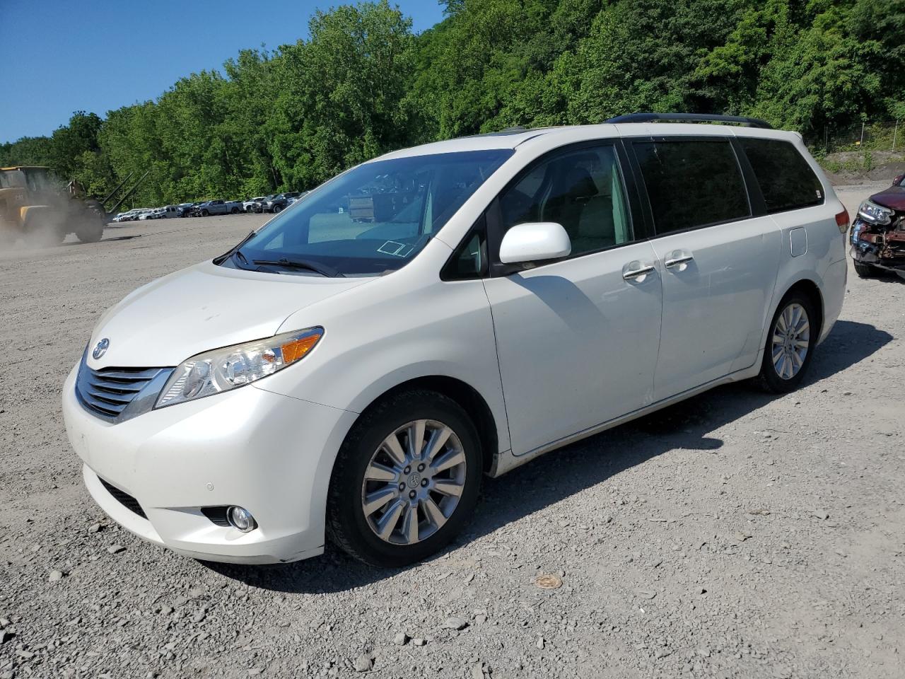 TOYOTA SIENNA XLE 2011