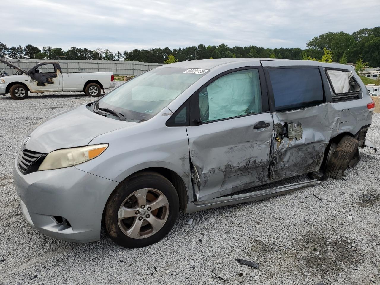 TOYOTA SIENNA 2011