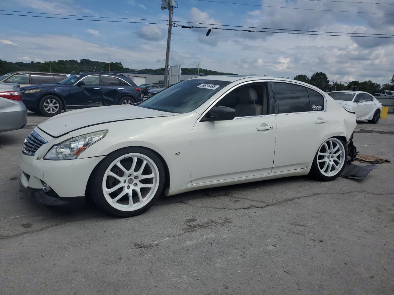 INFINITI Q40 2015